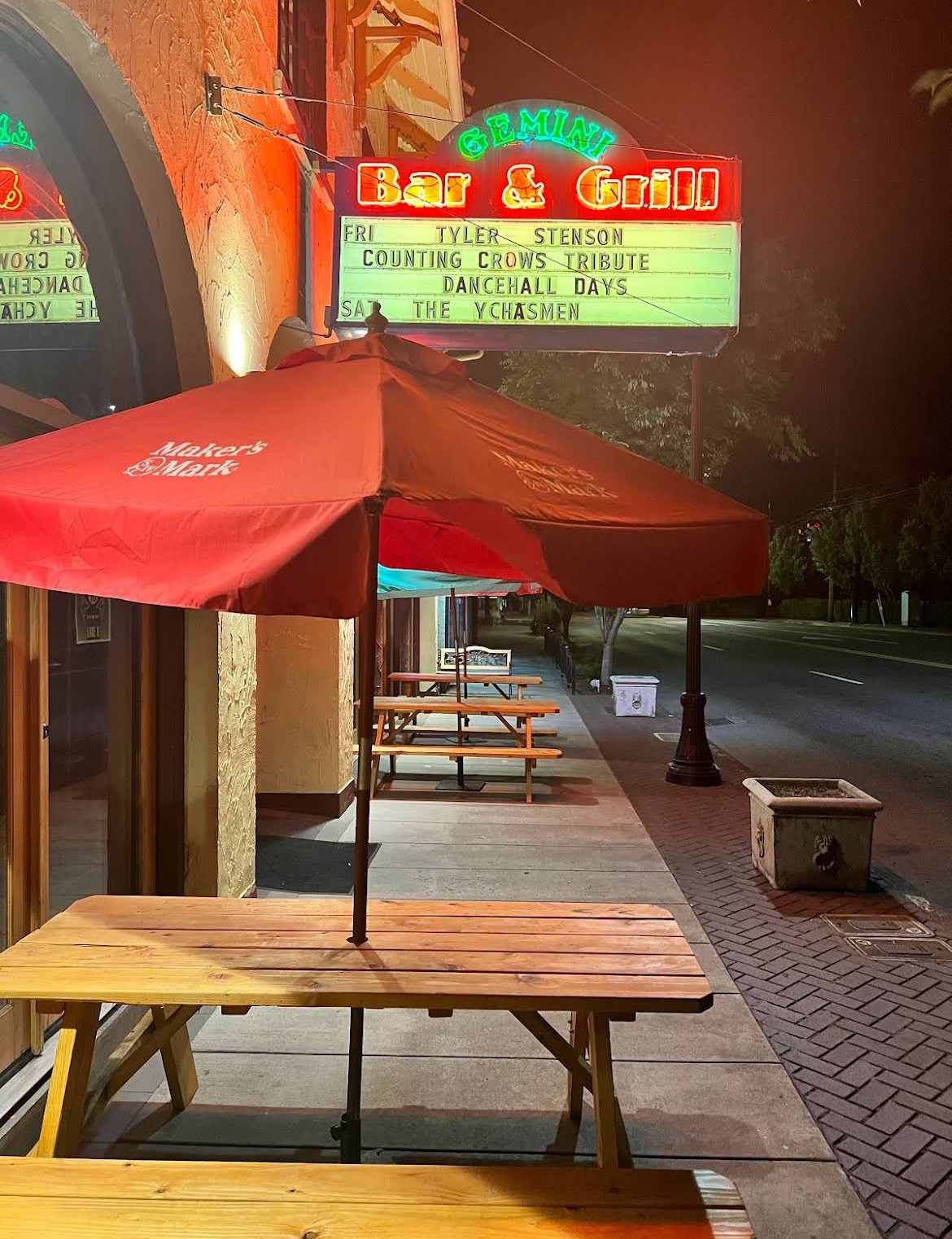 Gemini Bar & Grill