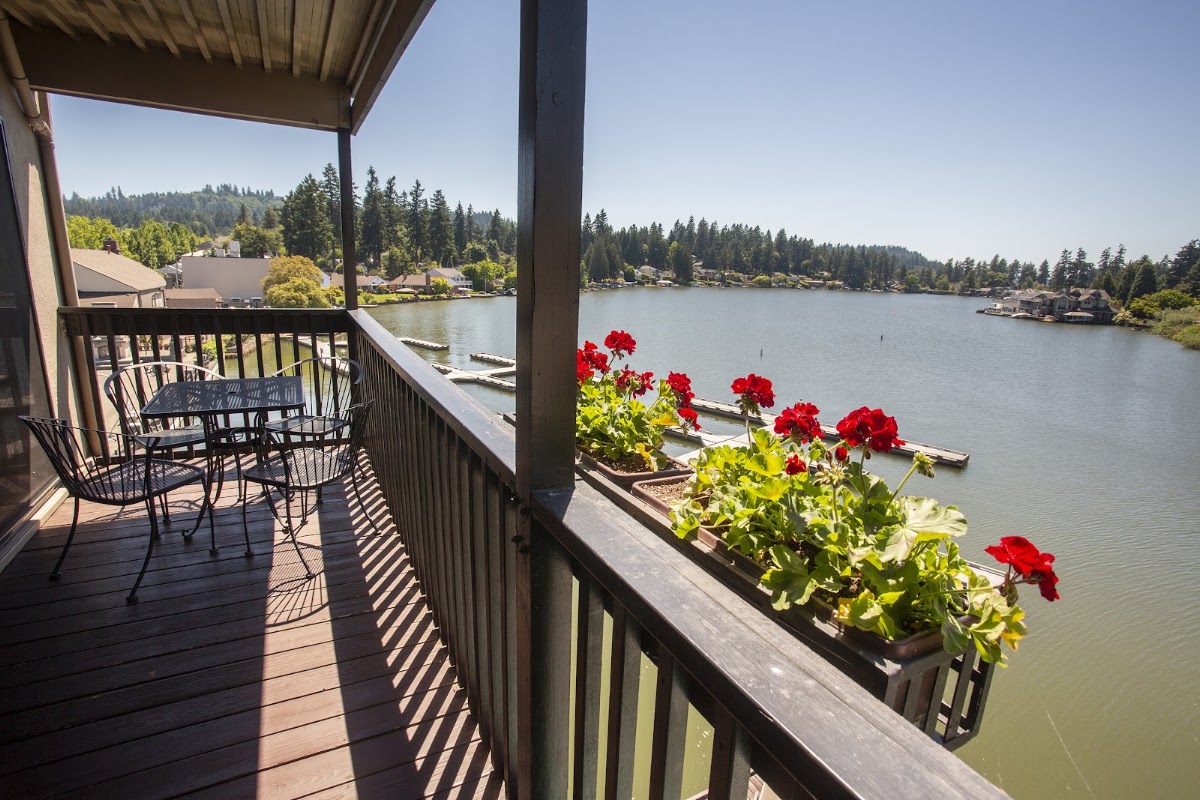 Lakeshore Inn